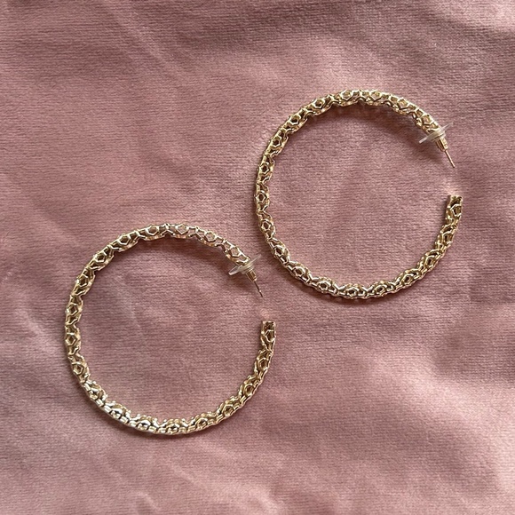Kendra Scott Jewelry - Kendra Scott Maggie Large Hoop Earrings in Gold Filigree